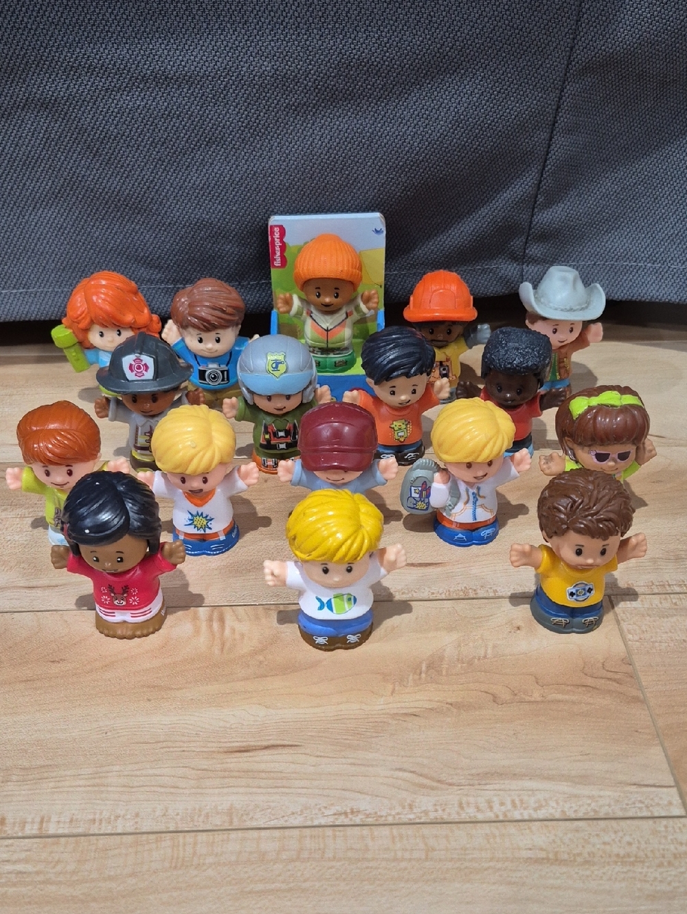 17 Fisher-Price Little People